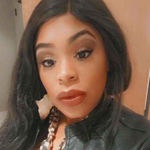 Meet your Posher, April - Picture 4 of 5